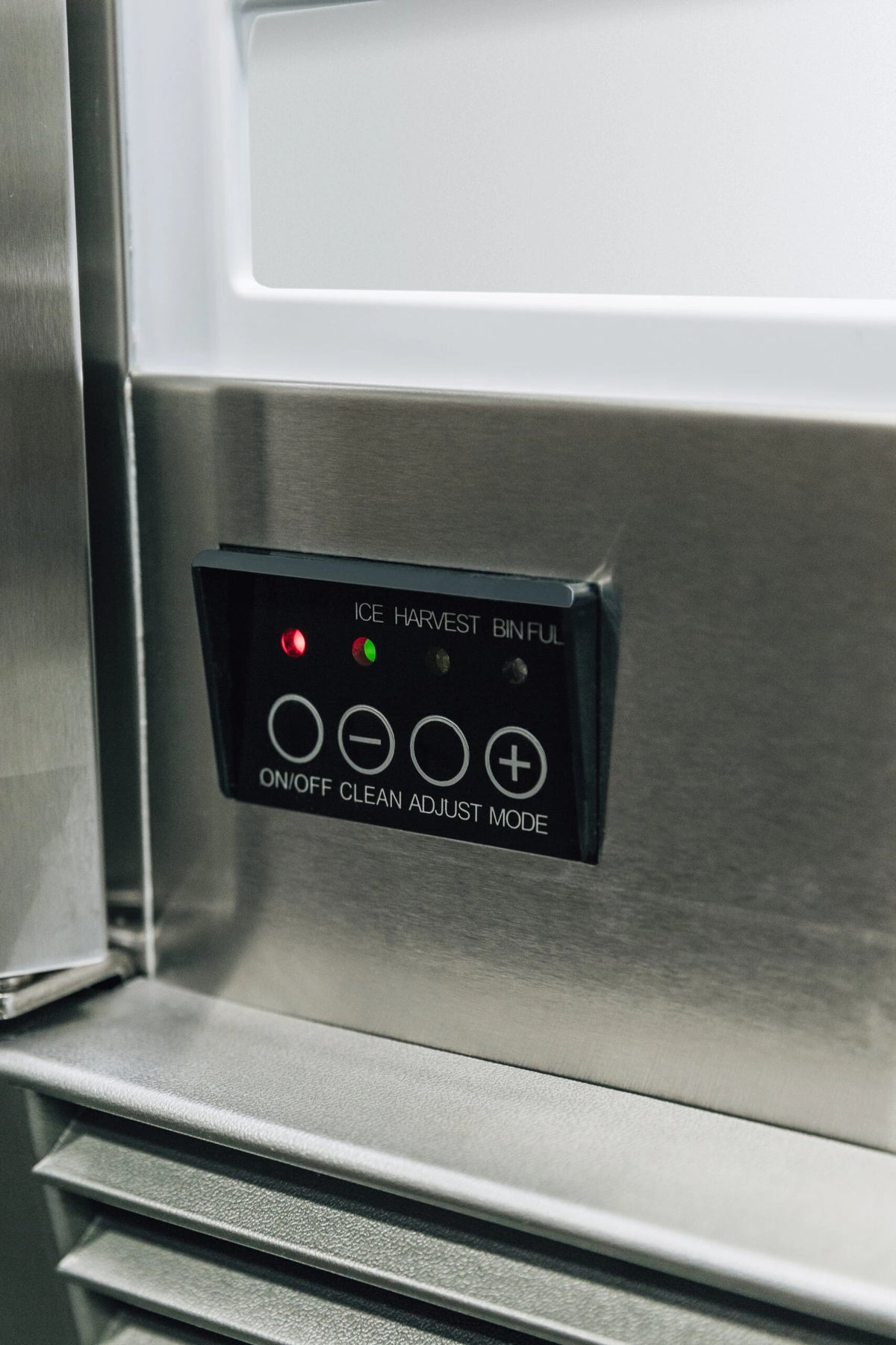 Summerset 15" 50 Lb. Outdoor Rated Ice Maker – view 8