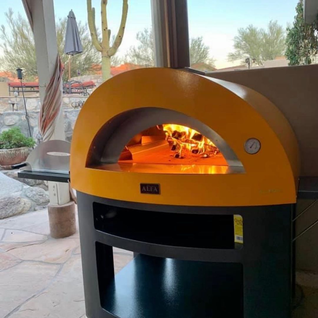 Alfa Moderno 5 Pizze Outdoor Gas Hybrid Pizza Oven with Black Base - Freestanding - Fire Yellow