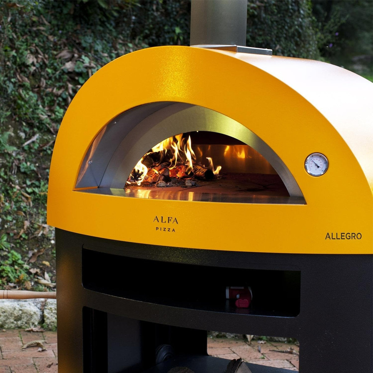 Alfa Moderno 5 Pizze Outdoor Gas Hybrid Pizza Oven with Black Base - Freestanding - Fire Yellow