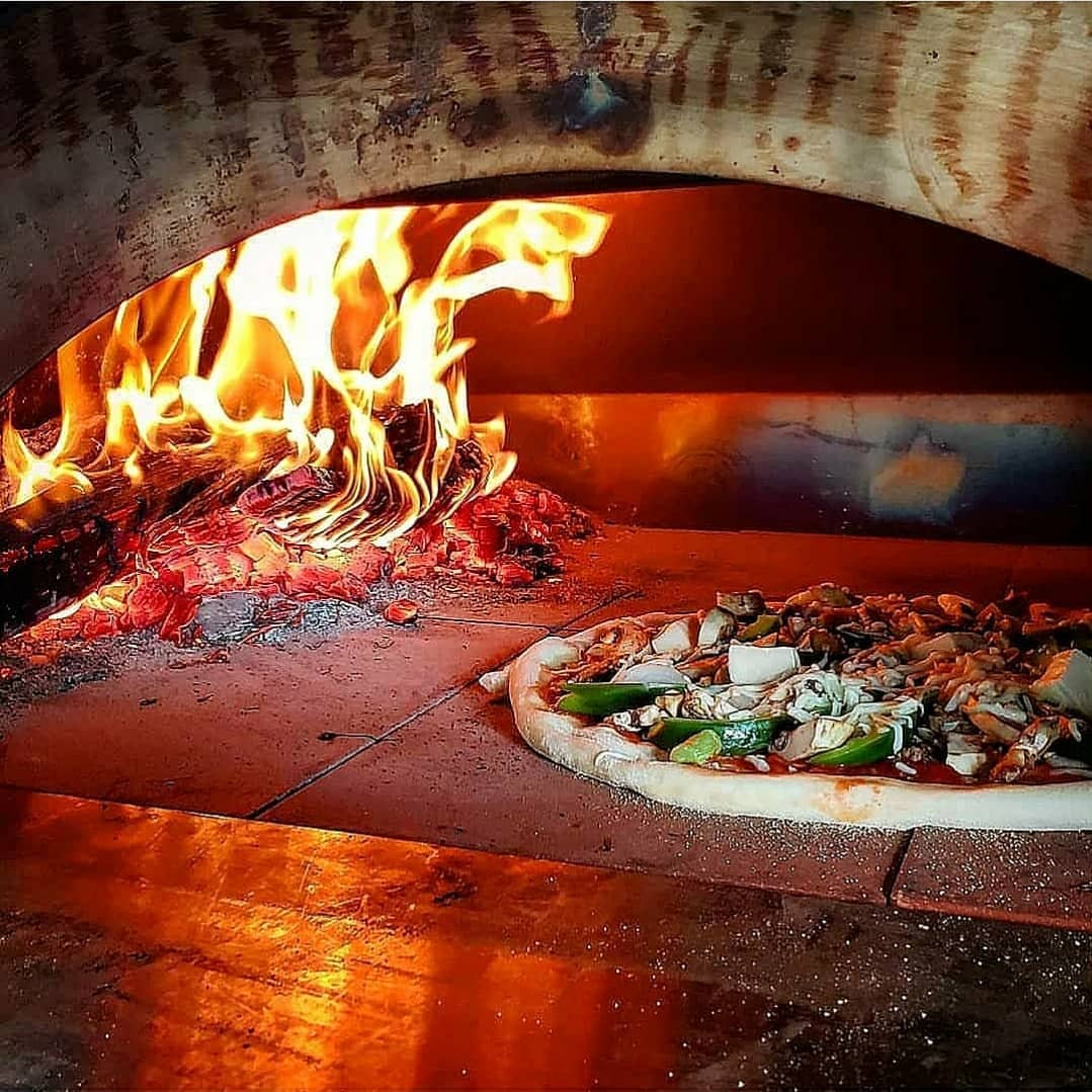 Alfa Moderno 5 Pizze Outdoor Gas Hybrid Pizza Oven with Black Base - Freestanding - Fire Yellow