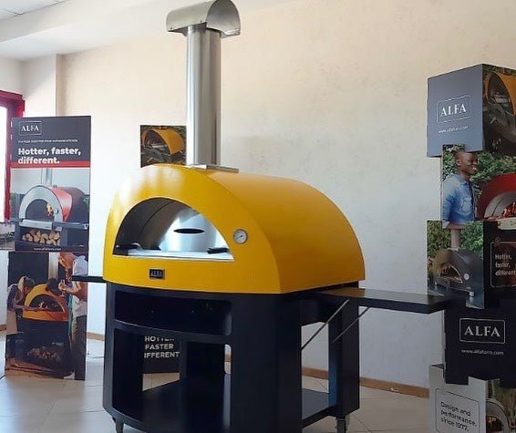 Alfa Moderno 5 Pizze Outdoor Gas Hybrid Pizza Oven with Black Base - Freestanding - Fire Yellow