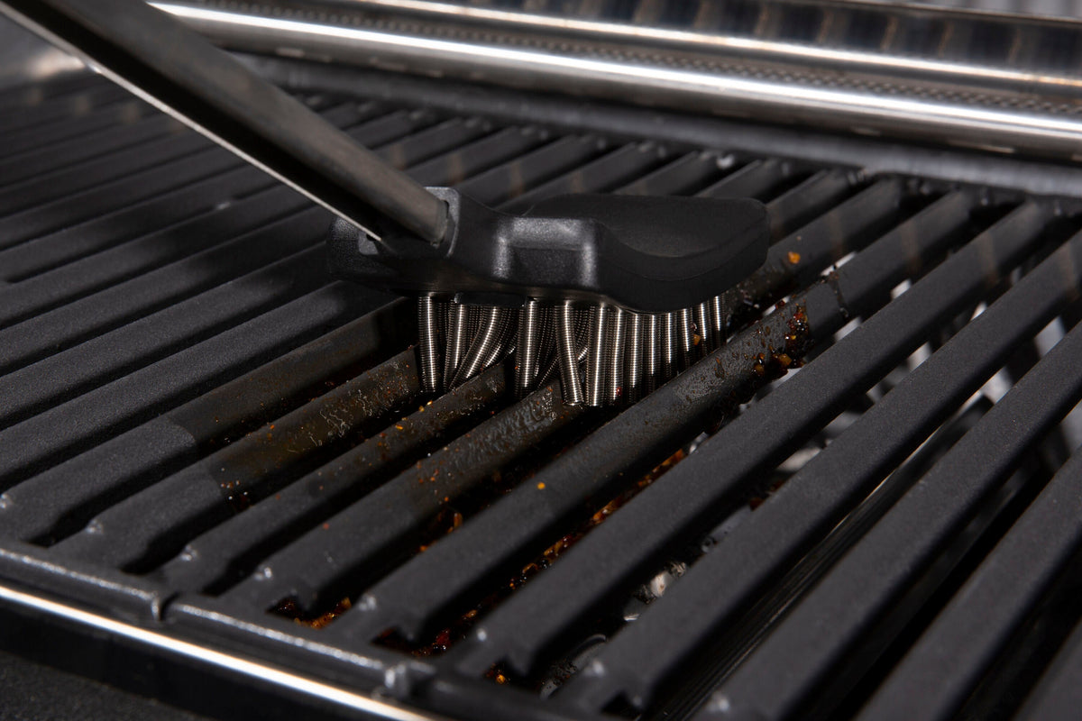 Broil King Baron Coil Spring Grill Brush – view 3