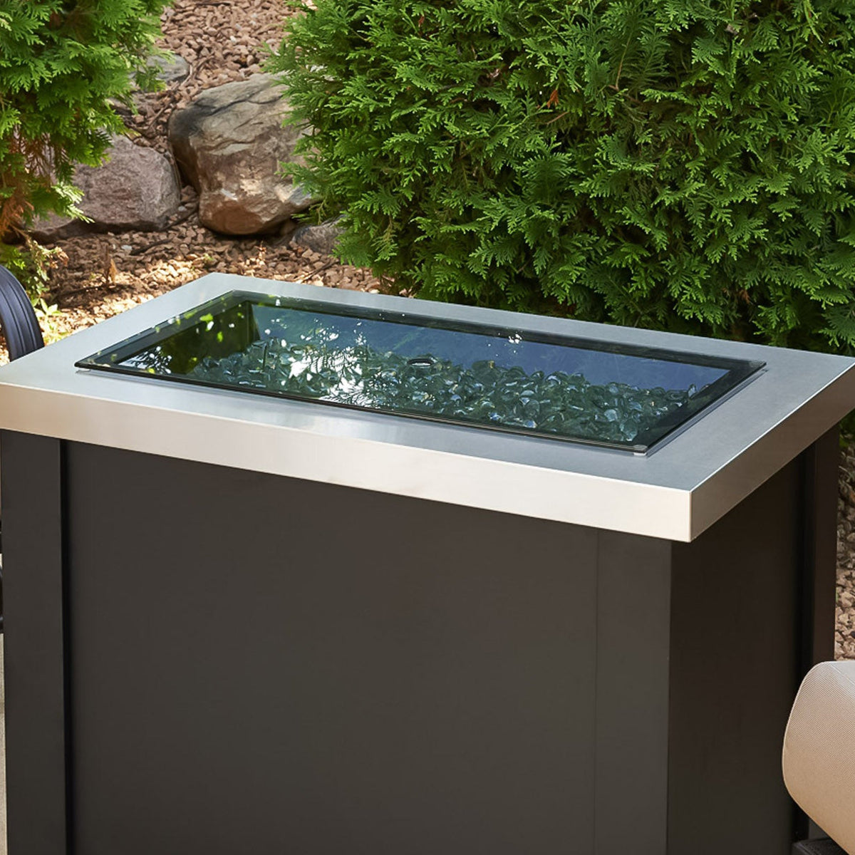 Outdoor GreatRoom Linear Glass Burner Cover