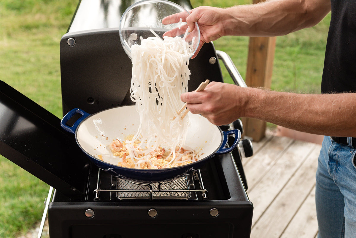 Broil King Cast Grilling Wok – view 4