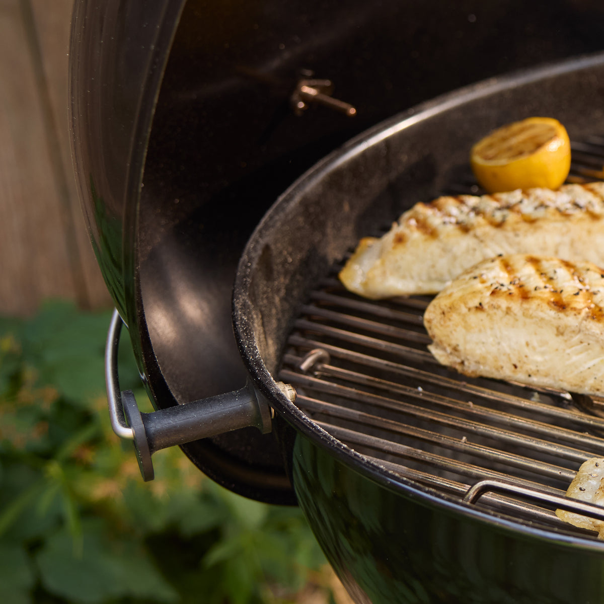 Weber 22" Master-Touch Charcoal Grill (14505601) – view 3