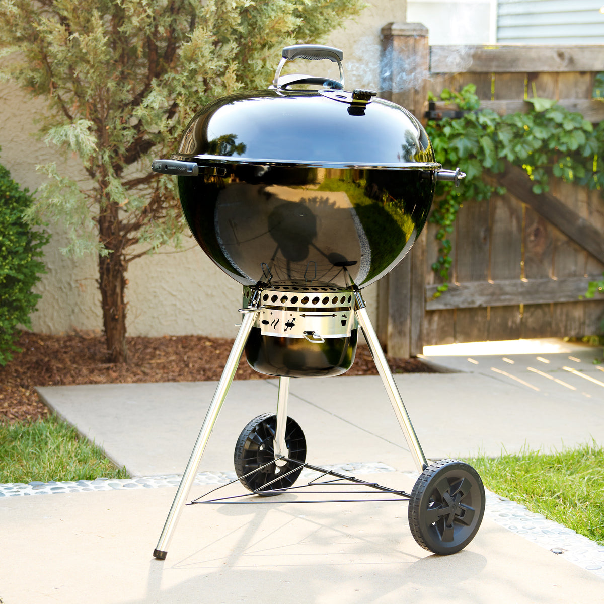 Weber 22" Master-Touch Charcoal Grill (14511601) – view 2