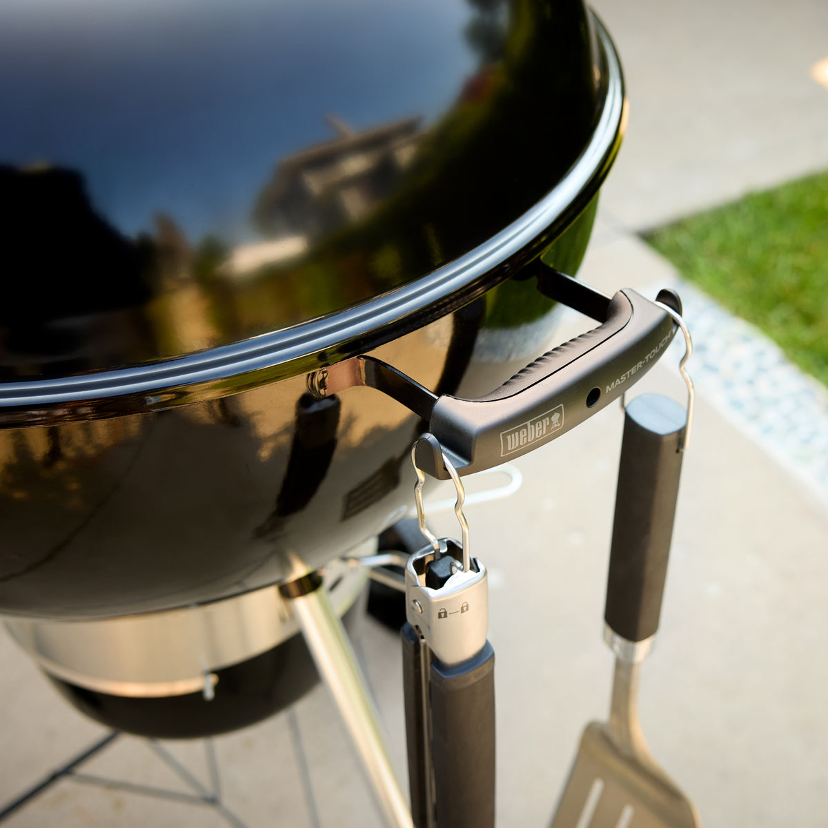 Weber 22" Master-Touch Charcoal Grill (14516001) – view 4