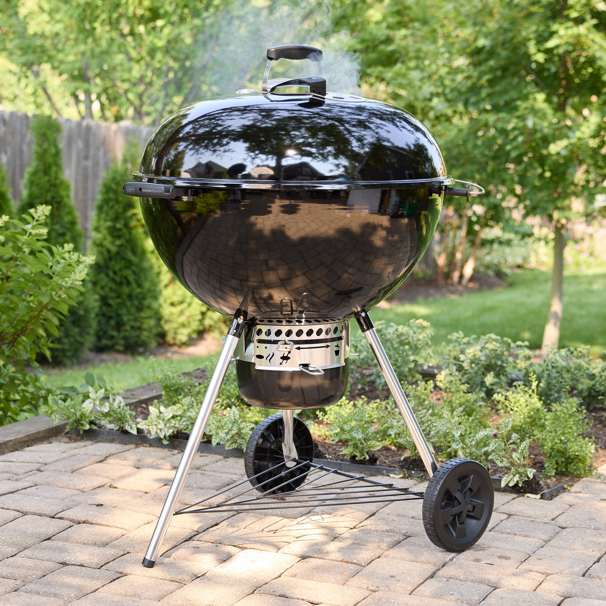 Weber 26" Master-Touch Charcoal Grill (1500064) – view 2