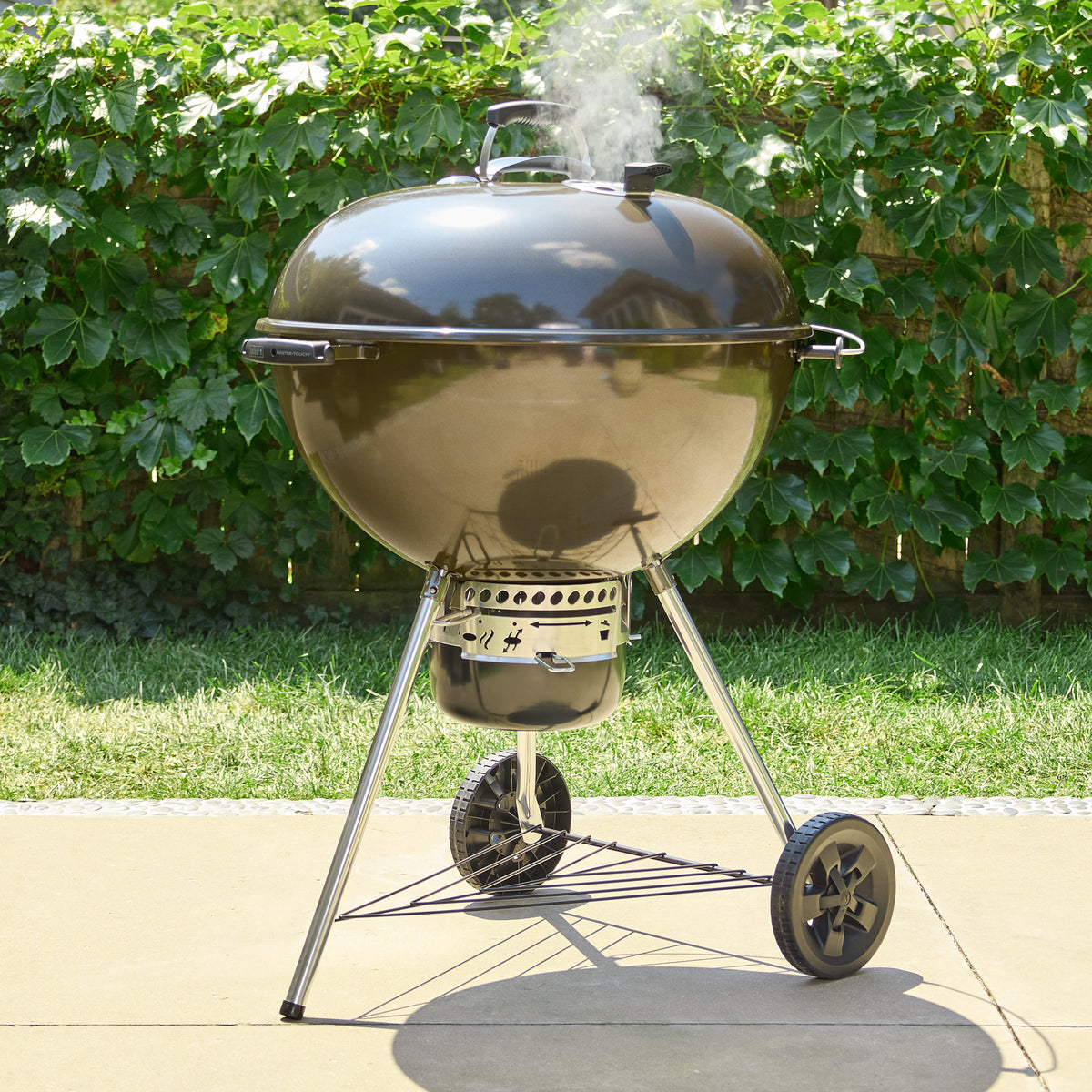 Weber 26" Master-Touch Charcoal Grill (1500065) – view 2