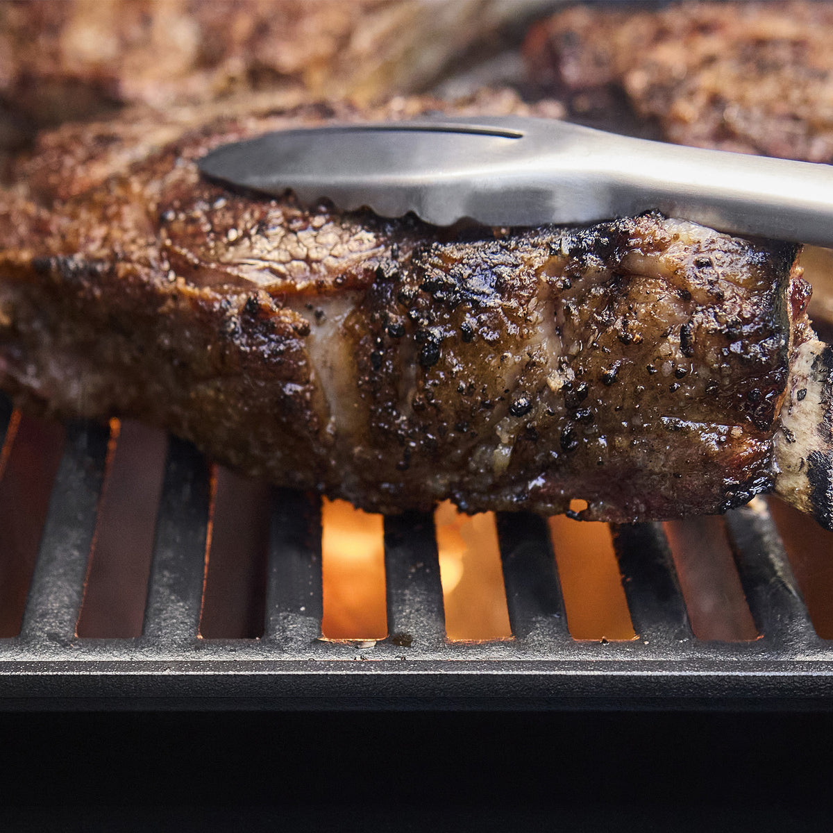 Weber Genesis E-430 Gas Grill Stealth Edition (Natural Gas) – view 6