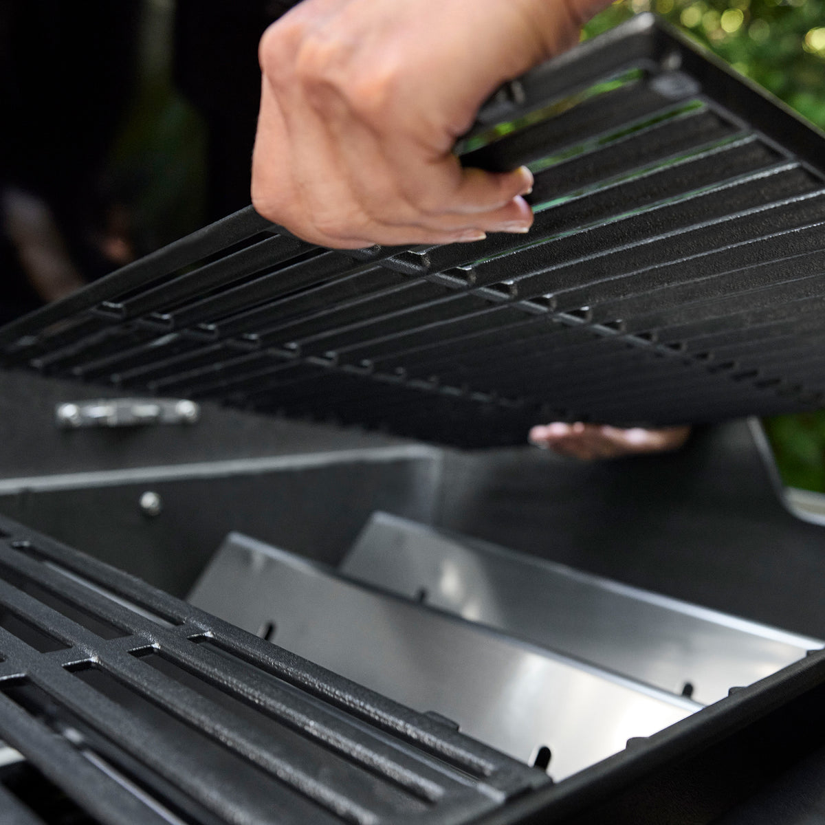 Weber Spirit E-425C Gas Grill Stealth Edition (Natural Gas) – view 4