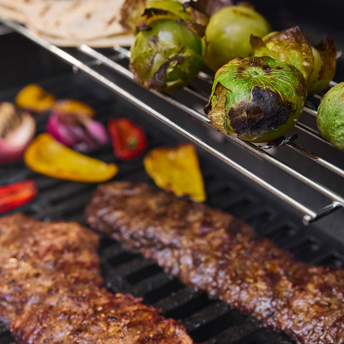 Weber Spirit E-425C Gas Grill Stealth Edition (Natural Gas) – view 6