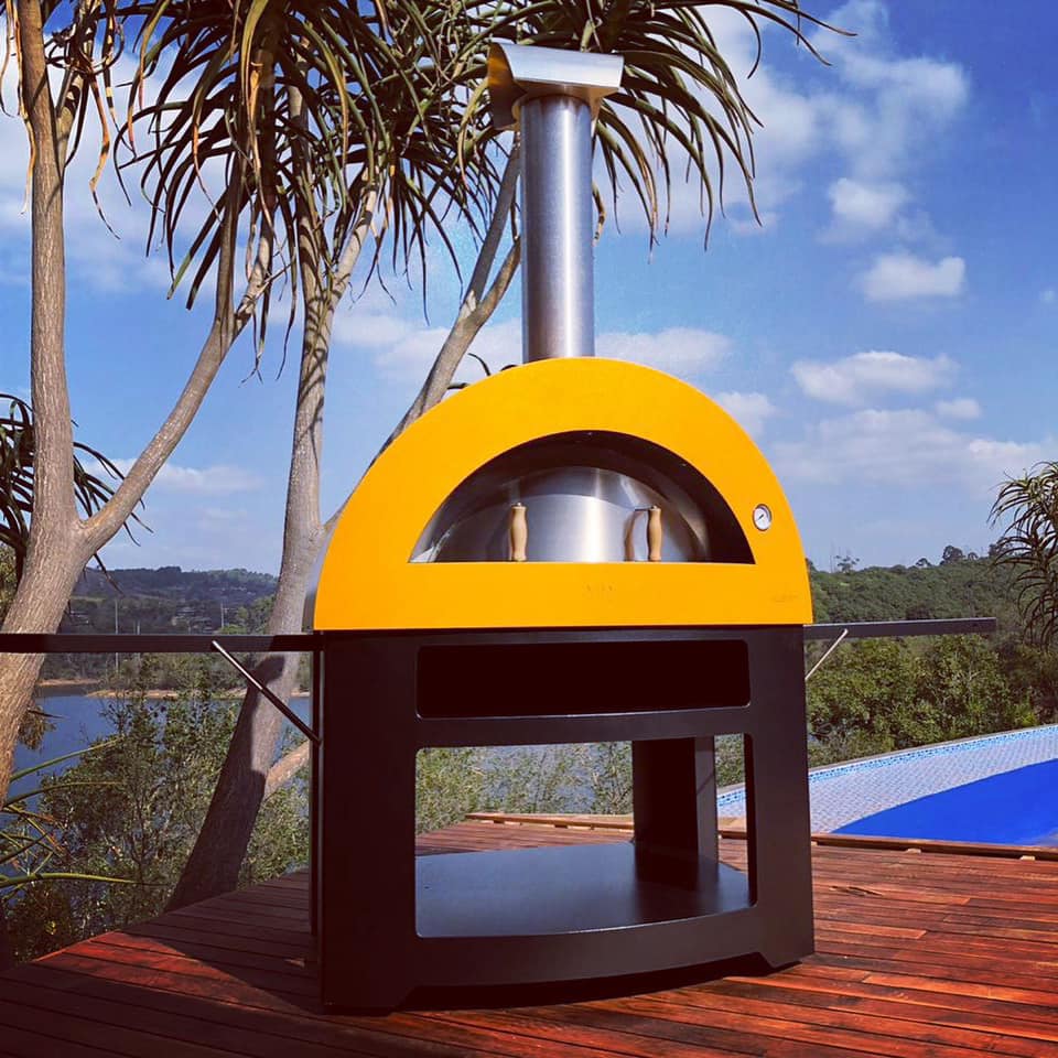 Alfa Moderno 5 Pizze Outdoor Gas Hybrid Pizza Oven with Black Base - Freestanding - Fire Yellow