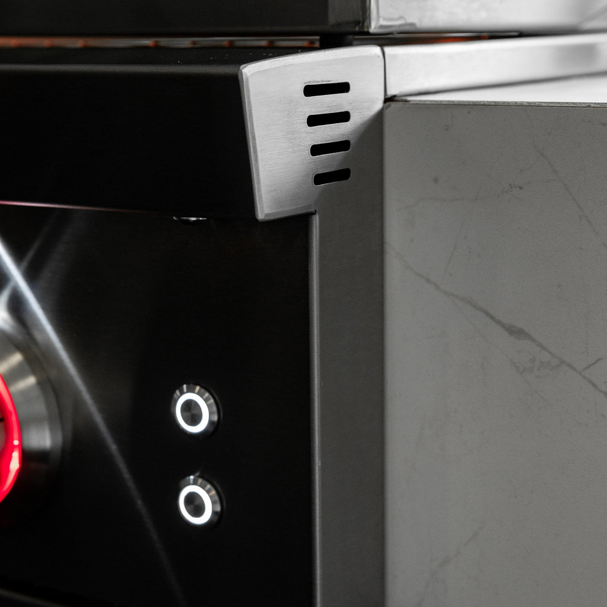 Summerset SZRPRO32 Sizzler Pro 32-Inch 4-Burner Built-In Gas Grill with Infrared Burner - view 3
